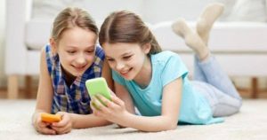 RUU PDP, Usia Pengguna Medsos Dibatasi