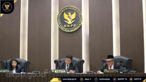 Ketua KPU Sumbar Diberhentikan