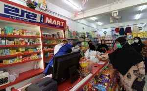 Belanja di 212 Mart, Suryani Dorong Tumbuhnya Sektor UMKM