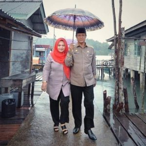 Fokus Bantu Suami, Rosmeri Tolak Jadi Calon Bupati