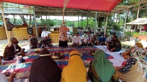 Petani Curhat pada Suryani: Minta Lahan Dilegalkan
