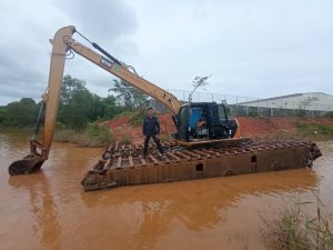 Sutrisno Operator Beko Amphibi Dinas Bina Marga Batam, Pernah Jumpa Harimau dan Ular Besar