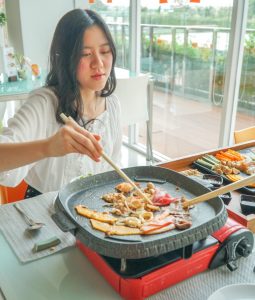 Lapar Lihat Artis Korea Lagi Makan, ke HARRIS Hotel Batam Center Aja