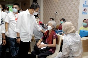 Lansia di Batam Mulai Jalani Vaksinasi Covid-19