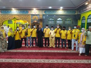 Safari Ramadan, Golkar Kepri Bagikan Ratusan Paket Sarung dan Sajadah di Masjid Baitul Karim Karimun