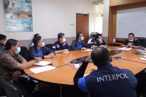 Selidiki Pencemaran Limbah Minyak, Interpol Gelar Operasi di Perairan Batam-Bintan