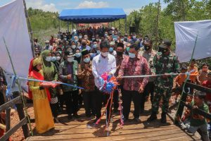 Wali Kota Resmikan Jembatan Penghubung Pulau Air Raja dan Subang Mas