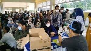 Tak Tahu Aturan Baru Wajib Negatif Tes Covid-19, Calon Penumpang Menumpuk di Pelabuhan Telagapunggur