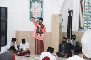 Waspada Covid-19, Petugas Berjaga di Pusat Keramaian