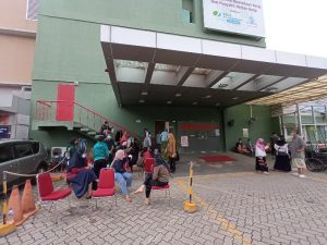 Usai Divaksin Puluhan Karyawan PT Schneider Jalani Perawatan di Rumah Sakit