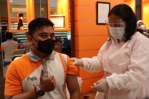 Karyawan bright PLN Batam Jalani Penyuntikan Vaksinasi Covid-19 Dosis Kedua