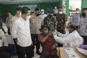 Amsakar, Kapolres, dan Danlanud Tinjau Vaksinasi di Pulau Kasu