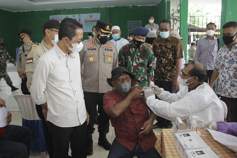 Amsakar, Kapolres, dan Danlanud Tinjau Vaksinasi di Pulau Kasu