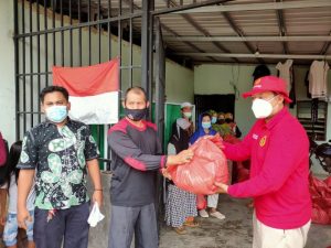 Gerakan Berbagi, BIN Daerah Kepri Bagikan Ratusan Paket Sembako di Dua Ruli di Kecamatan Sekupang