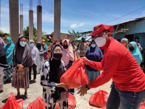 BIN Daerah Kepri Sambangi Kampung Tua di Nongsa, Bagikan Paket Sembako pada Masyarakat