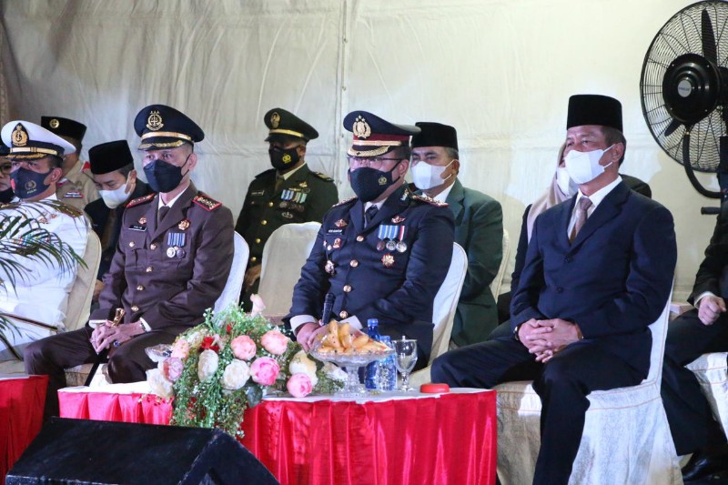 Kapolresta Barelang Hadiri Pawai Obor Dalam Rangka HUT RI Ke-76