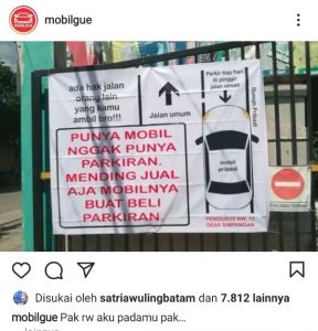 Yang Punya Mobil Ingat Ini, Spanduk RW Bikin Heboh: Punya Mobil Nggak Punya Parkiran, Mending Jual Aja Mobilnya Buat Beli Parkiran