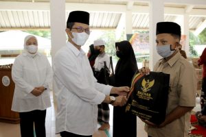 Baznas Salurkan Bantuan 1.300 Paket Imun Untuk Santri Darul Falah