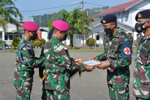 TNI AL Beri Penghargaan Pada Tim Vaksinator Lantamal X