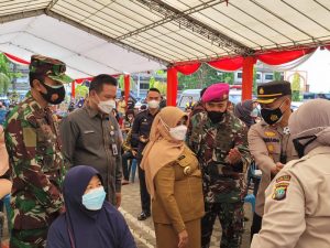 Komandan Yonmarhanlan IV, Letkol Marinir Kemal Mahdar Ikut Tinjau Program Vaksin Merdeka di Tanjungpinang