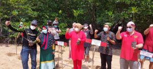 Dukung Pengembangan Ekowisata, Marlin Bersama Ekspatriat Tanam Mangrove
