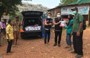 ACT Sebar Paket Bahan Pokok bagi Warga TPA Punggur