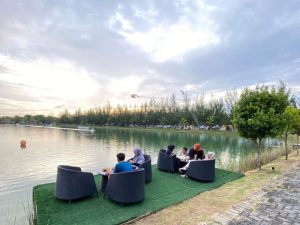 Lake Side Batam, Satu-satunya Kafe Berkonsep Beda di Batam