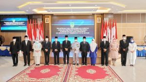 Rudi Lantik Enam Pejabat Pemko Batam, Ingatkan Jangan Ada yang Minta-minta Jabatan