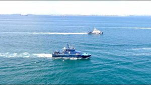 Bertukar Informasi, Bea Cukai Batam dan Singapore Police Coast Bertemu di Tengah Laut