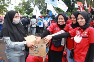 Di Tengah Aksi Demo, Buruh Batam Kumpulkan Donasi untuk Korban Gunung Semeru