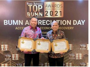 Rivan A Purwantono dan Myland, Dirut dan Direktur Keuangan Jasa Raharja Raih Penghargaan Top BUMN Awards 2021