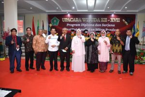 Hadiri Wisuda Institut Kesehatan Mitra Bunda, Wagub Marlin: Selalu Pegang Amanah dan Bersikap Jujur