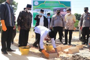 Jefridin Letakkan Batu Pertama Pembangunan Gedung Pesantren Nur Fikri  Batam