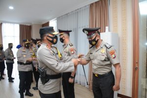 618 Personel Polda Kepri Dapat Kenaikan Pangkat