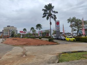 Indomobil Batam Tolak Pemasangan Billboard di Depan Lokasi Usaha