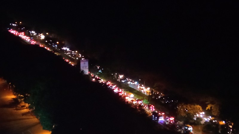 Jalan Raya Kepri Mall-Mukakuning Macet Total