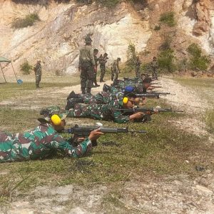 Prajurit Lanud Hang Nadim Asah Kemampuan Menembak
