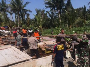 Bakamla RI Bantu Bangun Rumah Penduduk Korban Puting Beliung di Babel