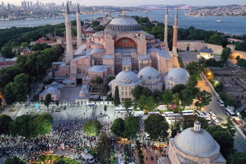 Pertama Sejak 88 Tahun, Salat Tarawih Kembali Digelar di Masjid Hagia Sophia Turki