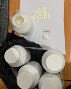 Bea Cukai Batam Gagalkan Penyelundupan Ribuan Butir Obat-Obatan Terlarang