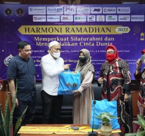 PWI dan IKWI Pusat Santuni Anak Yatim dan Dhuafa