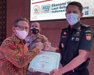 Cegah Penyelundupan Benih Lobster, Bea Cukai Batam Raih Penghargaan KKP