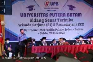 Hadiri Wisuda UPB, Rudi Dorong Wisudawan Kreatif