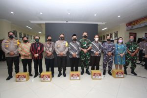 Baksos Religi, Polda Kepri Salurkan 8.770 Paket Sembako dan Bersihkan Rumah Ibadah