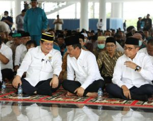Usai Meresmikan, Menko Perekonomian Langsung Salat Jum’at di Masjid Tanjak Batam