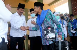 Lepas JCH Batam, Rudi Bekali Jamaah Sambal Teri