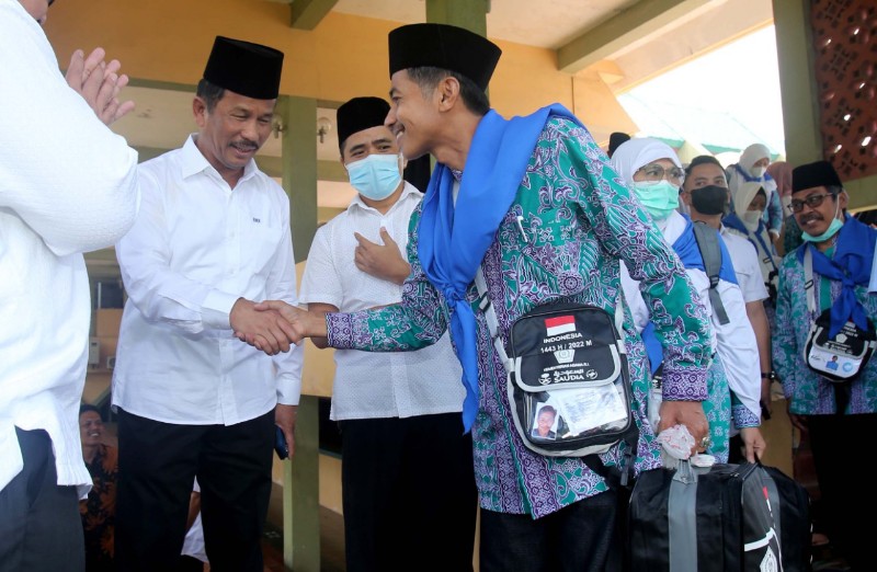 Lepas JCH Batam, Rudi Bekali Jamaah Sambal Teri