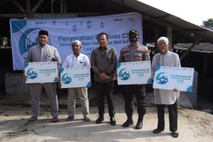 Rayakan Idul Adha dengan Kepedulian, PT PLN Batam Serahkan Bantuan Hewan Qurban