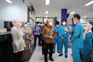 Tinjau Antrean Online di RSBP Batam, Dirut TI BPJS Kesehatan Harap Pasien Makin Nyaman