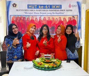 HUT ke-61, IKWI Kepri Ikut Potong Tumpeng Serentak Seluruh Indonesia